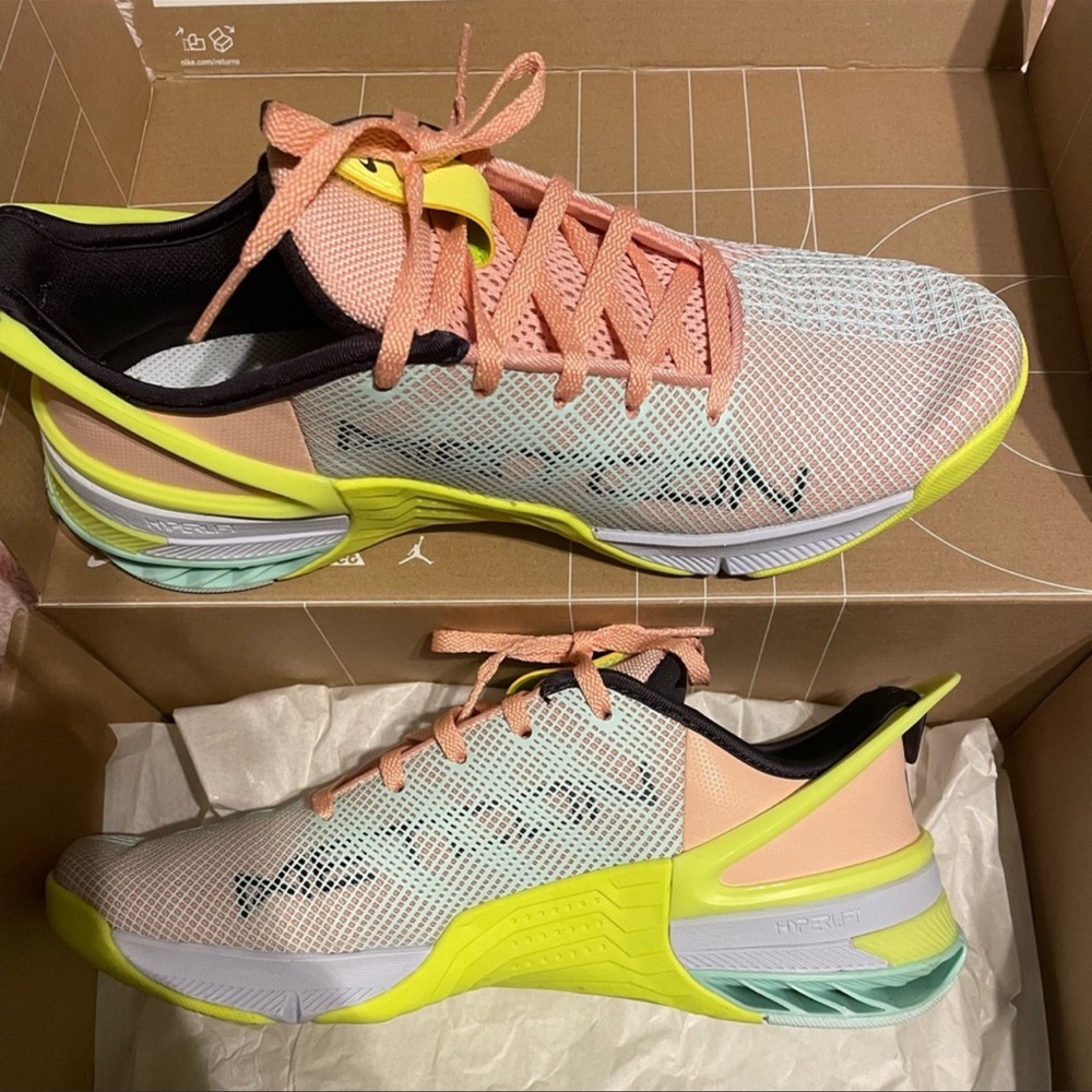 Women’s Nike Metcon 8 FlyEase Shoes Size 9.5 LIKE NEW
